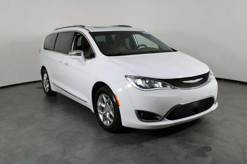 Bright White Clearcoat 2017 Chrysler Pacifica Limited