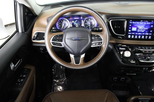 Bright White Clearcoat 2017 Chrysler Pacifica Limited