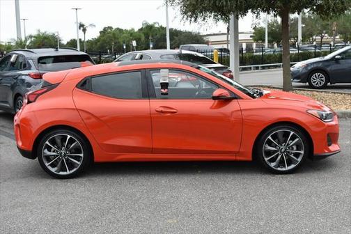 2019 Hyundai Veloster 2