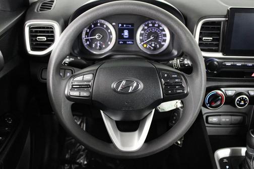2022 Hyundai VENUE SE