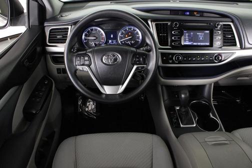 2014 Toyota Highlander LE