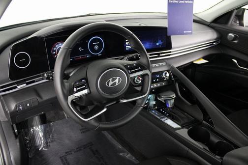 2025 Hyundai ELANTRA SEL