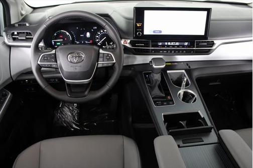 2025 Toyota Sienna XLE 7 Passenger