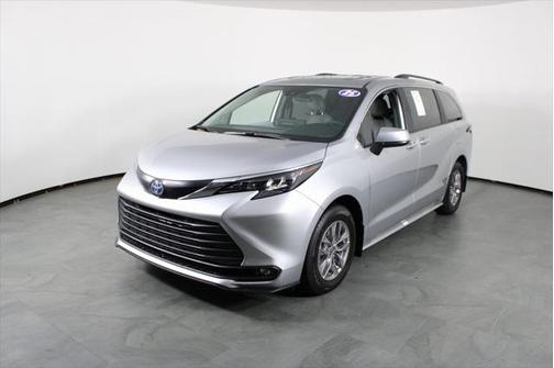 2025 Toyota Sienna XLE 7 Passenger