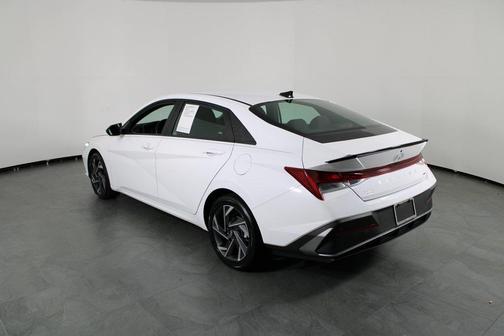 2025 Hyundai ELANTRA HEV SEL Sport