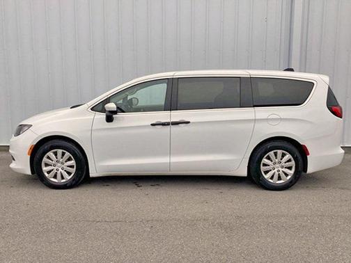 2020 Chrysler Voyager L