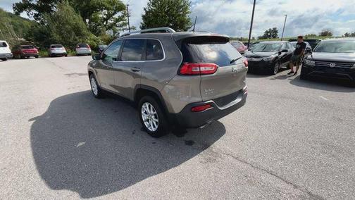 Light Brownstone Pearlcoat 2016 Jeep Cherokee Latitude
