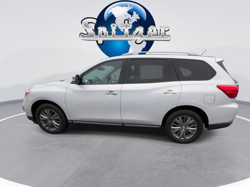 2017 Nissan Pathfinder SV