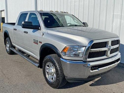 2017 RAM 3500 Tradesman Crew Cab 4x4 6'4' Box