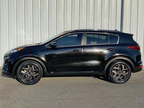 Black Cherry 2022 Kia Sportage S
