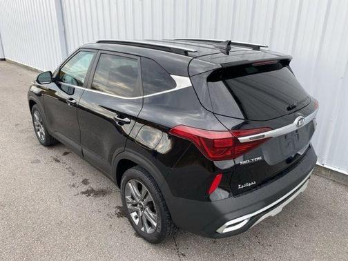 Cherry Black 2021 Kia Seltos S