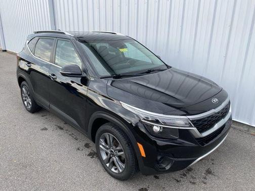 Cherry Black 2021 Kia Seltos S