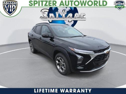 Mosaic Black Metallic 2026 Chevrolet Trax LT