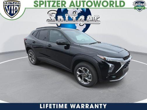 Mosaic Black Metallic 2026 Chevrolet Trax LT