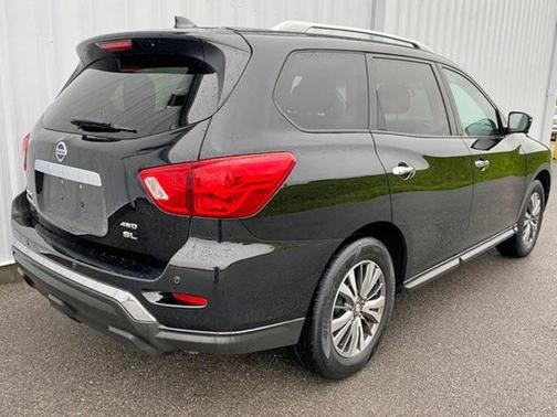 2019 Nissan Pathfinder SL