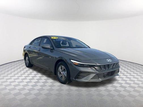 2024 Hyundai ELANTRA SE