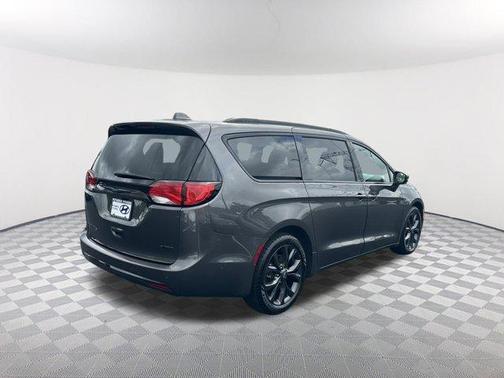 Granite Crystal Clearcoat Metallic 2020 Chrysler Pacifica Limited