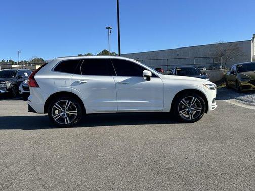 2020 Volvo XC60 T5 Momentum