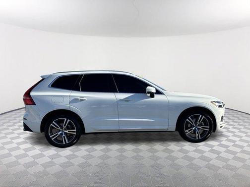 2020 Volvo XC60 T5 Momentum