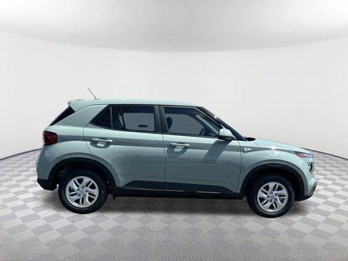 2025 Hyundai VENUE SE