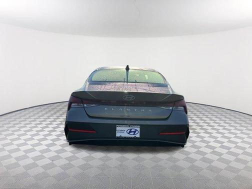 Metal 2024 Hyundai ELANTRA SE