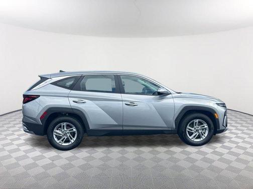 Shimmering Silver 2026 Hyundai TUCSON SE