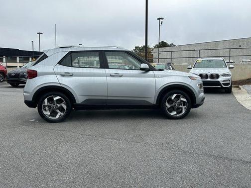 2022 Hyundai VENUE SEL