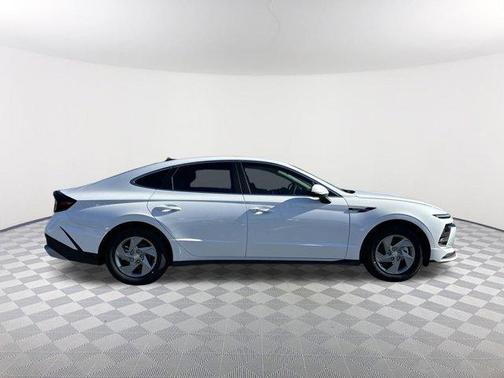 2025 Hyundai SONATA SE