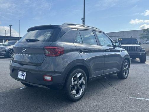 2025 Hyundai VENUE SEL