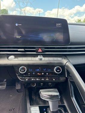 2022 Hyundai ELANTRA Limited