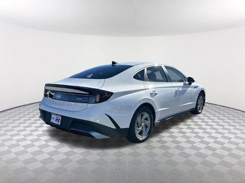 2025 Hyundai SONATA SE