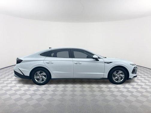2025 Hyundai SONATA SE