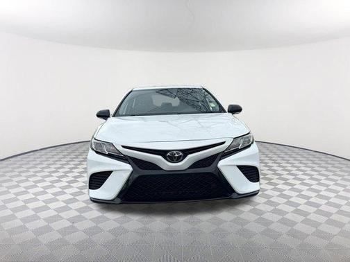 Super White 2019 Toyota Camry SE