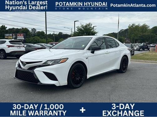 Super White 2019 Toyota Camry SE