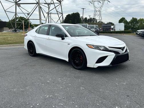 Super White 2019 Toyota Camry SE