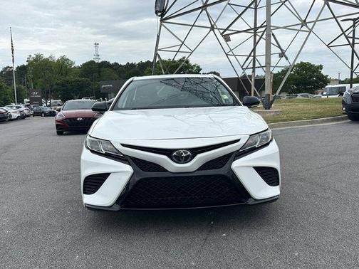 Super White 2019 Toyota Camry SE