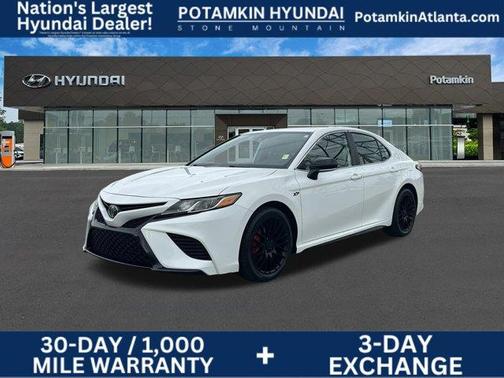 Super White 2019 Toyota Camry SE