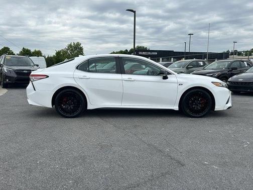 Super White 2019 Toyota Camry SE