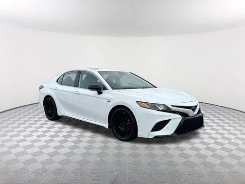 Super White 2019 Toyota Camry SE