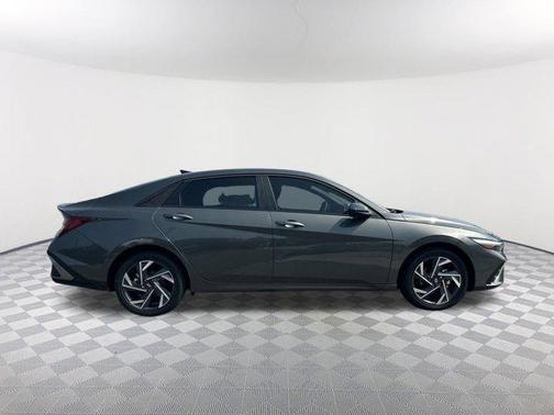 2025 Hyundai ELANTRA HEV SEL Sport