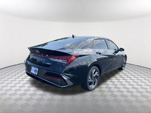 2025 Hyundai ELANTRA Limited
