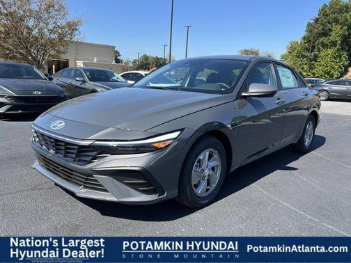 2025 Hyundai ELANTRA SE