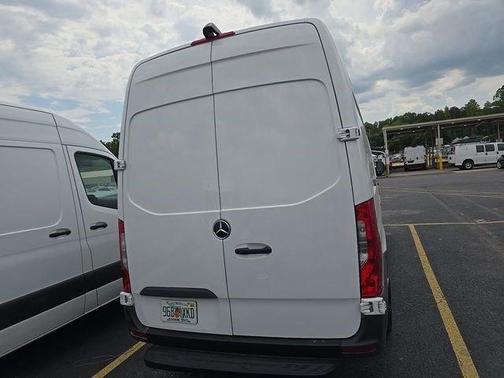 Arctic White 2022 Mercedes-Benz Sprinter 2500 170 WB