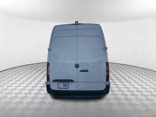 Arctic White 2022 Mercedes-Benz Sprinter 2500 170 WB