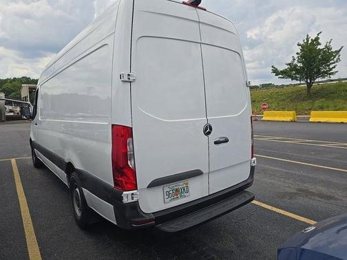 Arctic White 2022 Mercedes-Benz Sprinter 2500 170 WB