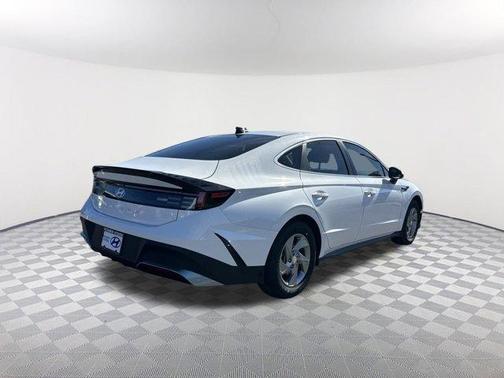 2025 Hyundai SONATA SE