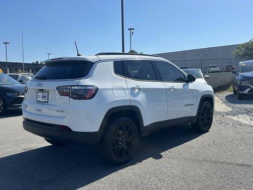 Bright White Clearcoat 2022 Jeep Compass Latitude Lux