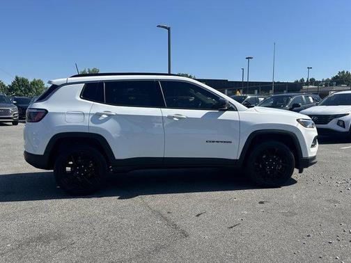 Bright White Clearcoat 2022 Jeep Compass Latitude Lux