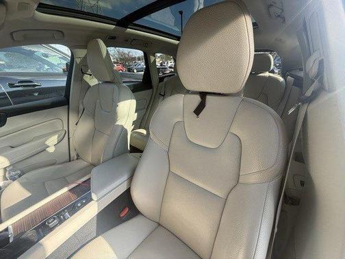 2021 Volvo XC60 T5 Momentum