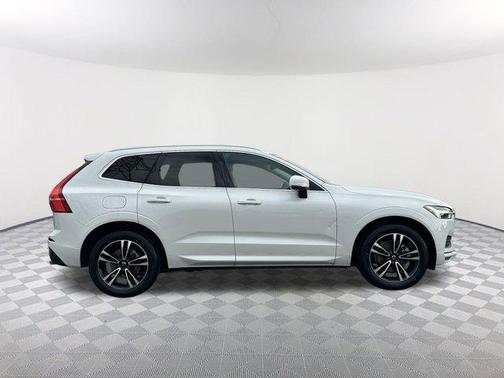 2021 Volvo XC60 T5 Momentum